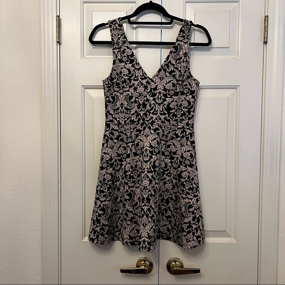 Forever 21 sleeveless v neck paisley printed skater flare mini dress